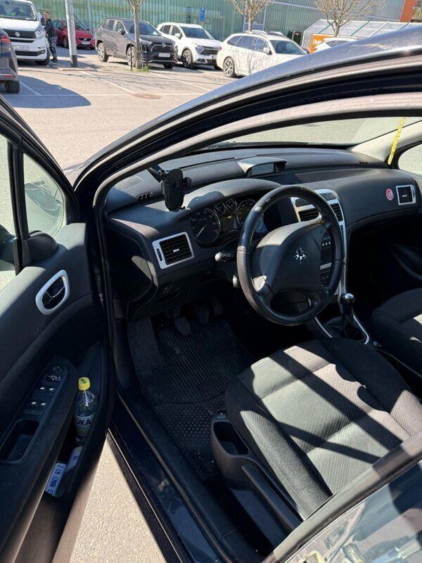 Grå Begagnad 2005 Peugeot 307 Kombi | 11 000 kr (Bra pris) - Bild 1/4