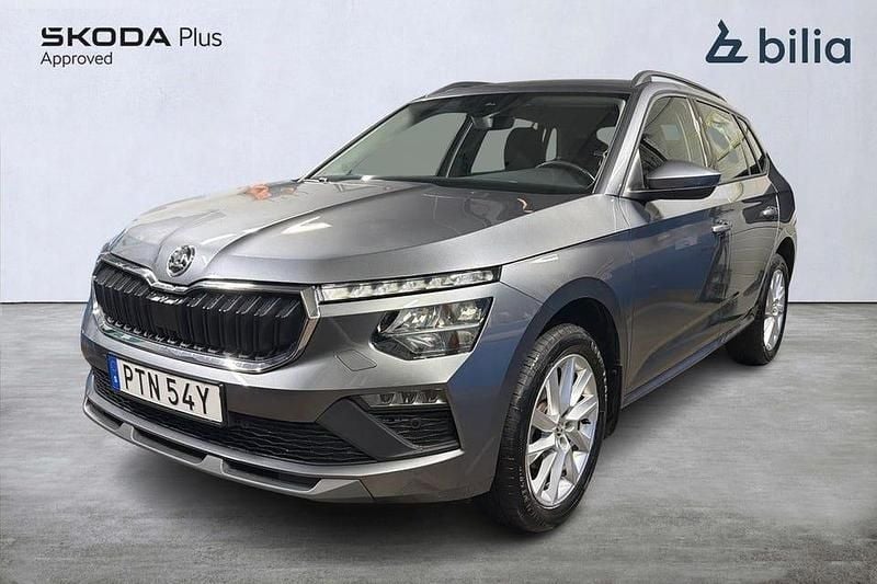 Grå (graphite grey metallic) Begagnad 2024 Skoda Kamiq Selection SUV | 267 500 kr (Marknadspris) - Bild 1/3