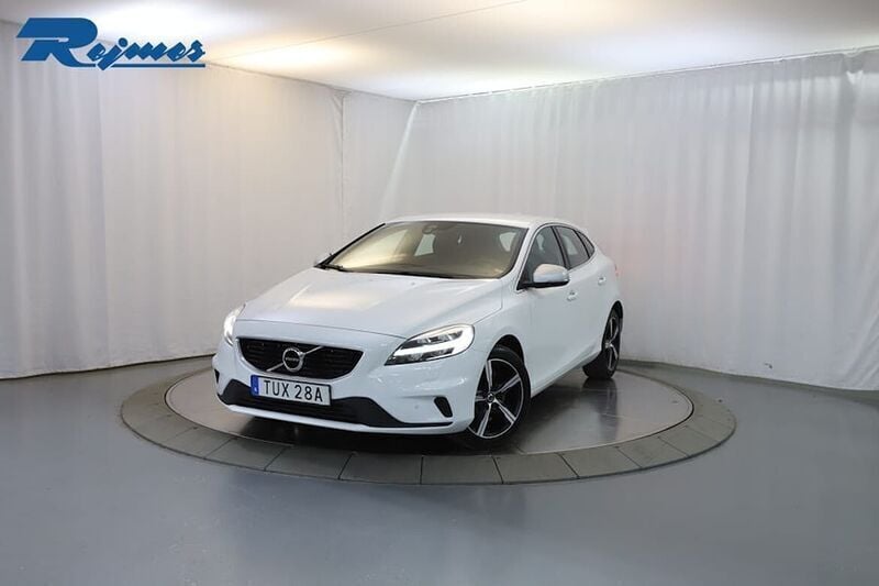 Vit Begagnad 2019 Volvo V40 R-Design Kombi | 209 800 kr (Marknadspris) - Bild 1/4