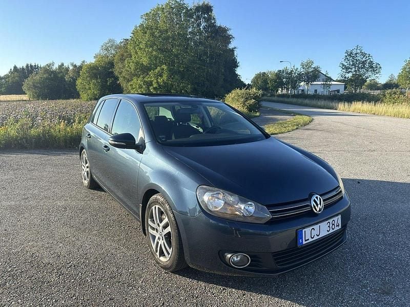 Grå Begagnad 2011 VW Golf VI Halvkombi | 69 000 kr (Lite dyr) - Bild 1/4