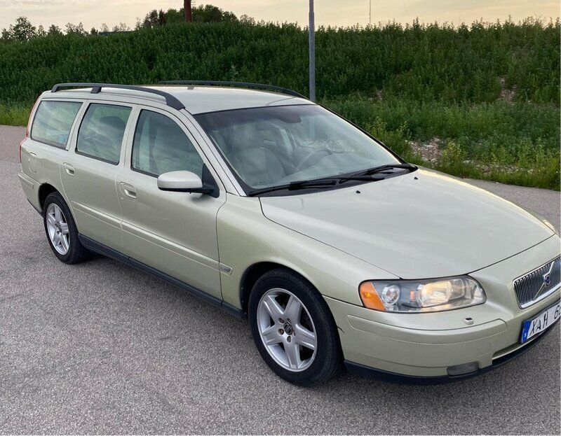 Brun Begagnad 2006 Volvo V70 Kinetic Kombi | 25 000 kr (Bra pris) - Bild 1/4