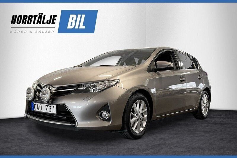 Brun Begagnad 2013 Toyota Auris Halvkombi | 134 900 kr (Marknadspris) - Bild 1/3