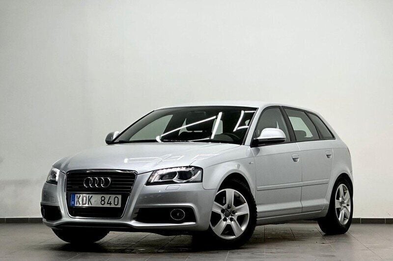 Silver Begagnad 2010 Audi A3 Sportback S-Line Halvkombi | 99 000 kr (Lite dyr) - Bild 1/4