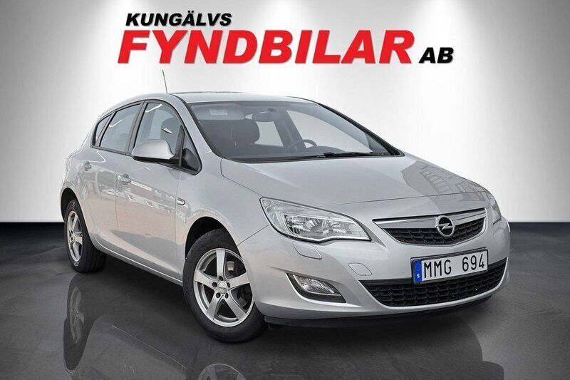 Grå Begagnad 2010 Opel Astra Essentia Halvkombi | 44 900 kr - Bild 1/4