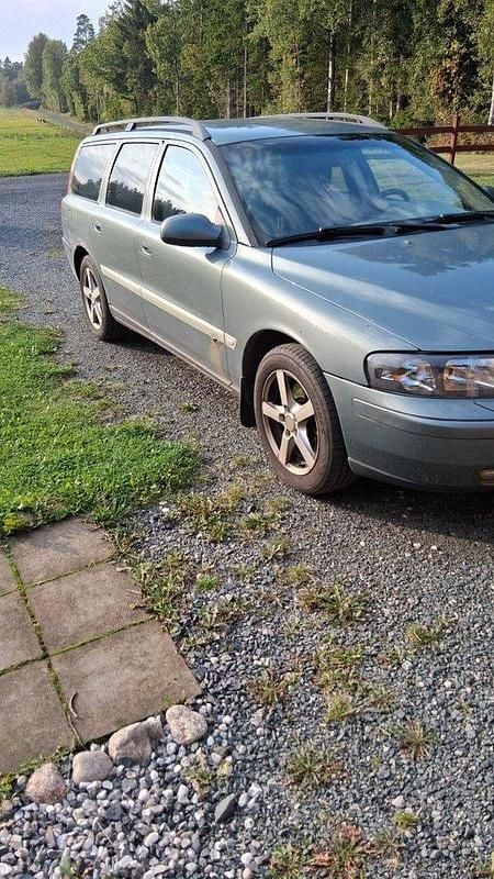 Grön Begagnad 2001 Volvo V70 Kombi | 14 000 kr (Marknadspris) - Bild 1/1