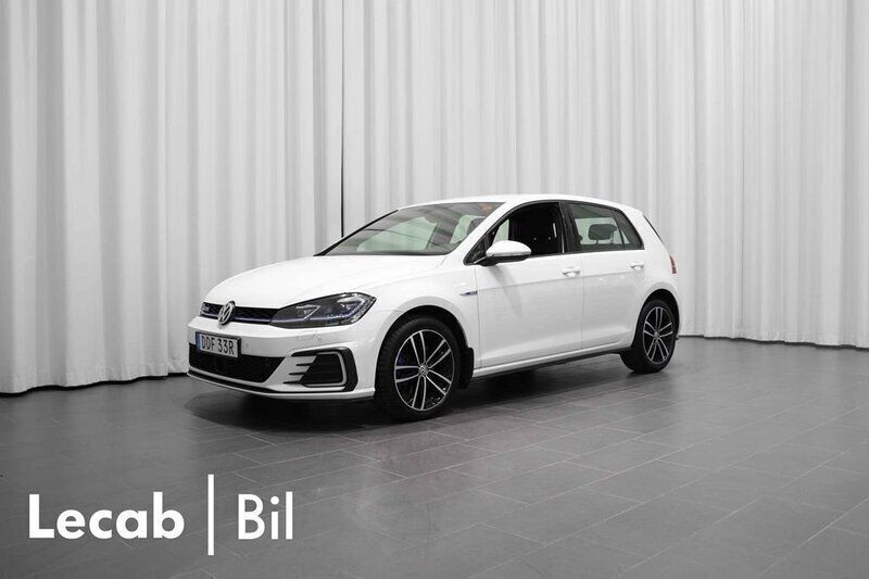 Vit (pure white) Begagnad 2020 VW Golf VIII GTE Kombi | 224 500 kr (Marknadspris) - Bild 1/4