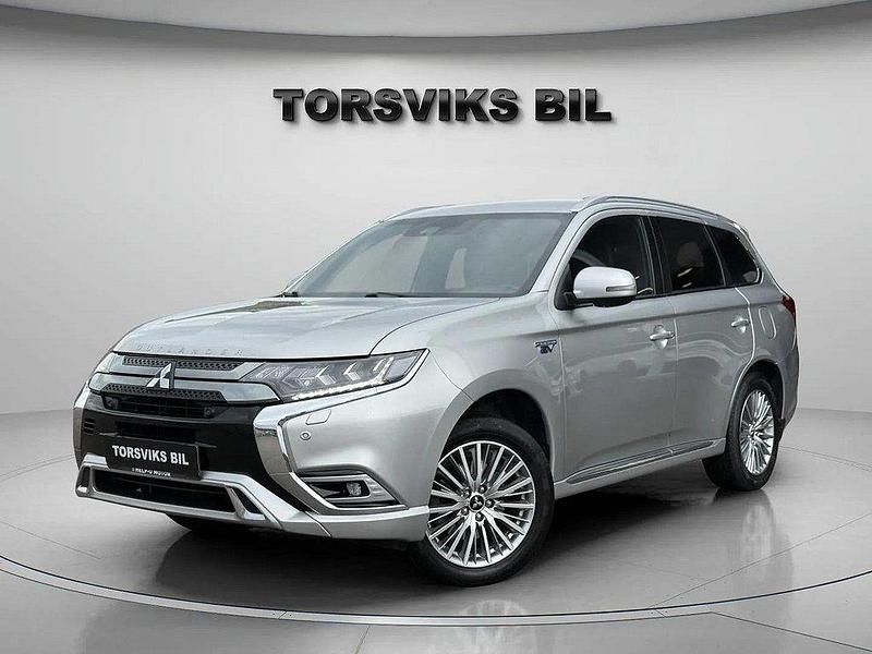 Silver Begagnad 2019 Mitsubishi Outlander P-HEV SUV | 189 900 kr (Marknadspris) - Bild 1/4