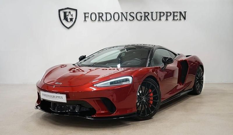 Begagnad McLaren GT 620 HK (456 kW) 2020 Mörkröd (röd) Sportkupé
