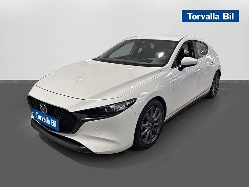 Vit Begagnad 2022 Mazda 3 Sky Halvkombi | 239 900 kr (Marknadspris) - Bild 1/4
