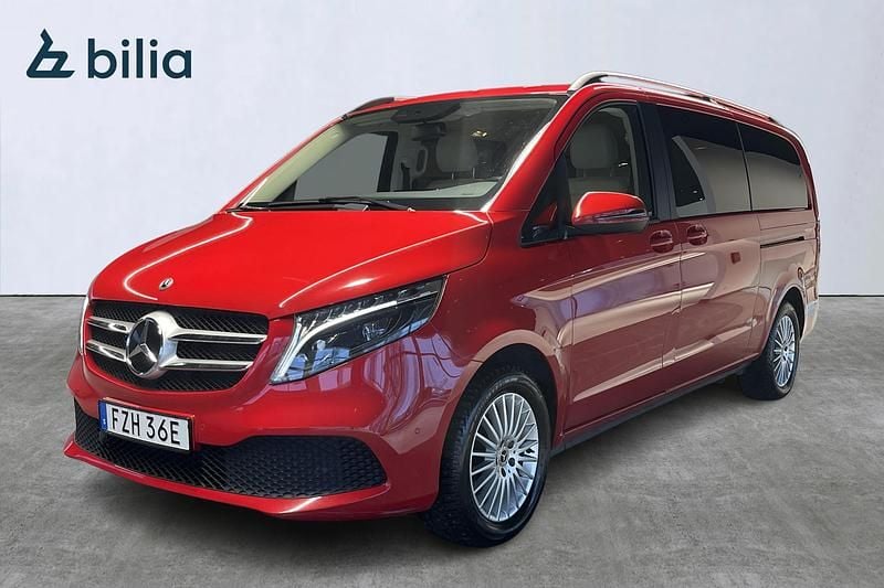 Begagnad Mercedes V300 239 HK (175 kW) 2023 Röd Minibuss