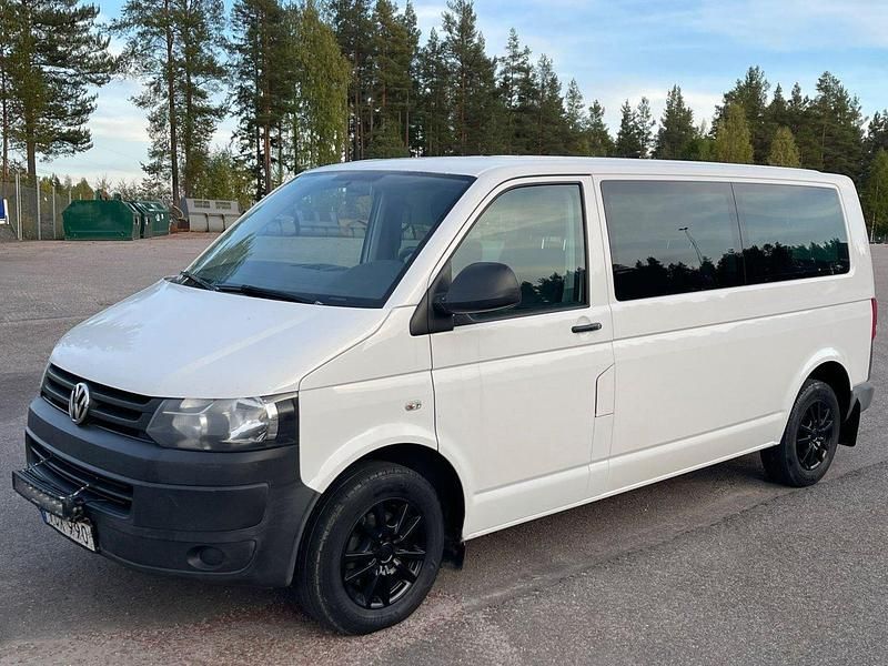 Vit Begagnad 2014 VW Caravelle Trendline Minibuss | 105 900 kr (Marknadspris) - Bild 1/4
