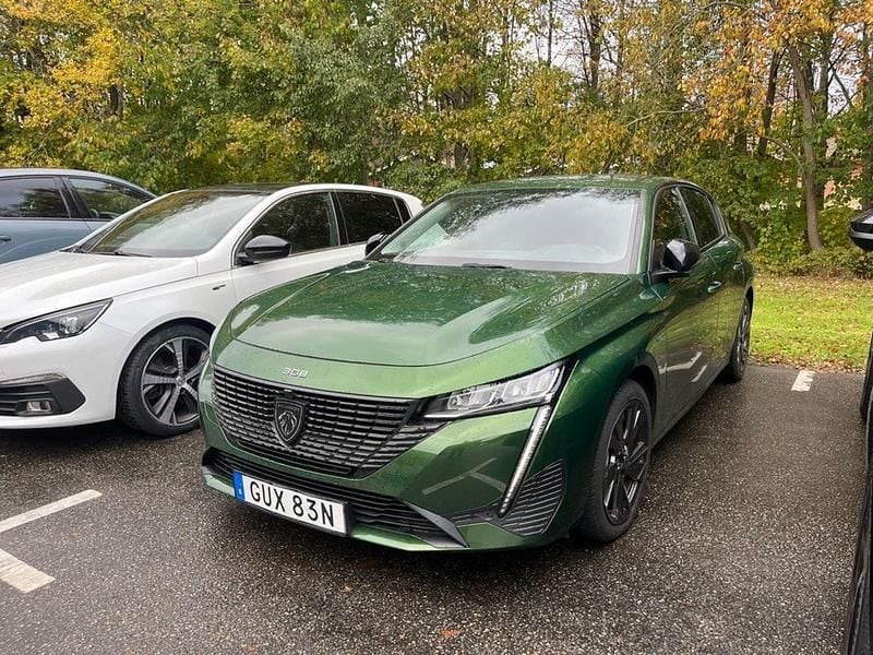Grön Begagnad 2023 Peugeot 308 Allure Halvkombi | 278 800 kr (Marknadspris) - Bild 1/4