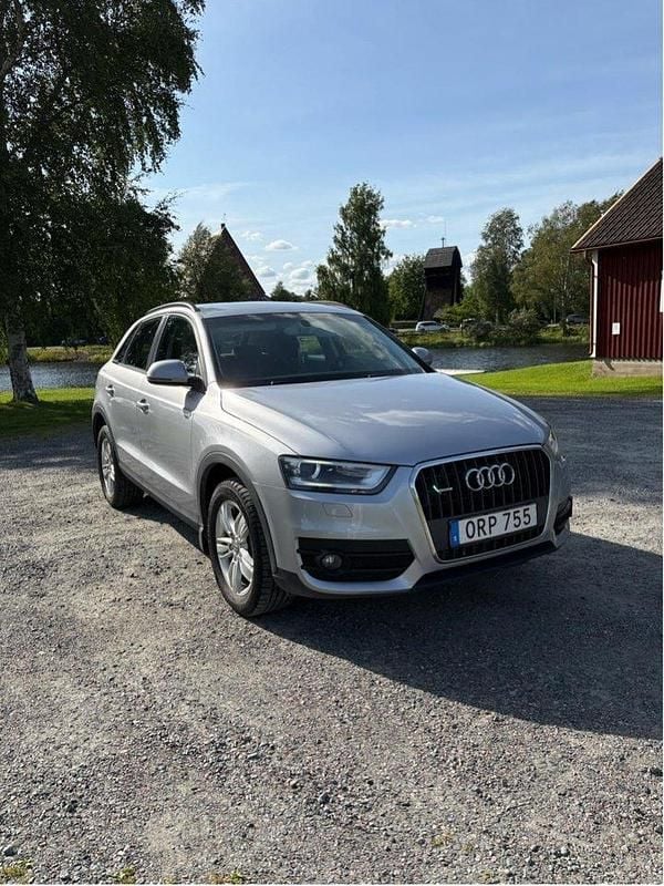 Silver Begagnad 2014 Audi Q3 Comfort SUV | 135 000 kr (Marknadspris) - Bild 1/4