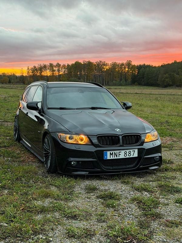 Begagnad BMW 330 272 HK (200 kW) 2011 Kombi