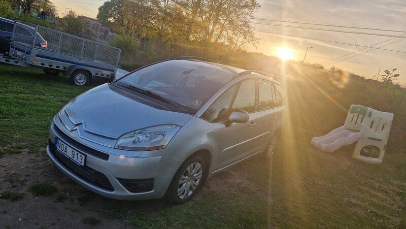Silver Begagnad 2010 Citroën Grand C4 Picasso Minibuss | 43 000 kr (Marknadspris) - Bild 1/4