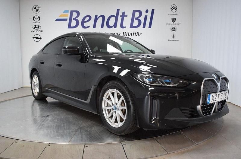 Svart Begagnad 2023 BMW i4 Shadowline Sedan | 439 500 kr (Lite dyr) - Bild 1/3