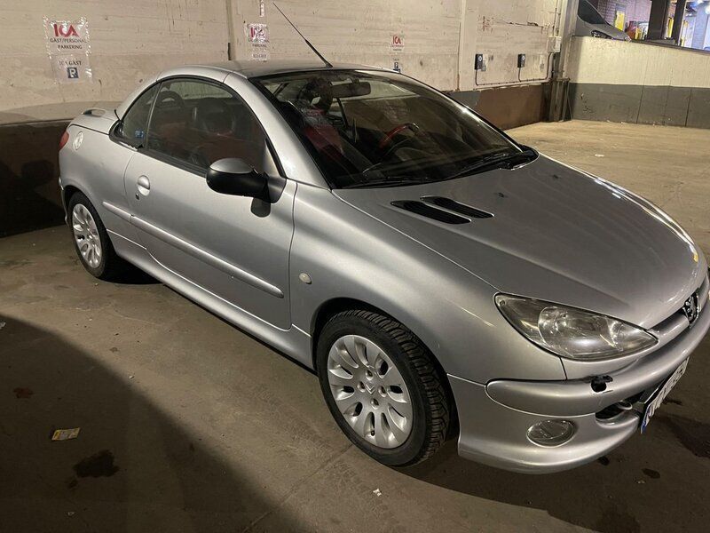 Begagnad Peugeot 206 CC 109 HK (80 kW) 2004 Silver Cab
