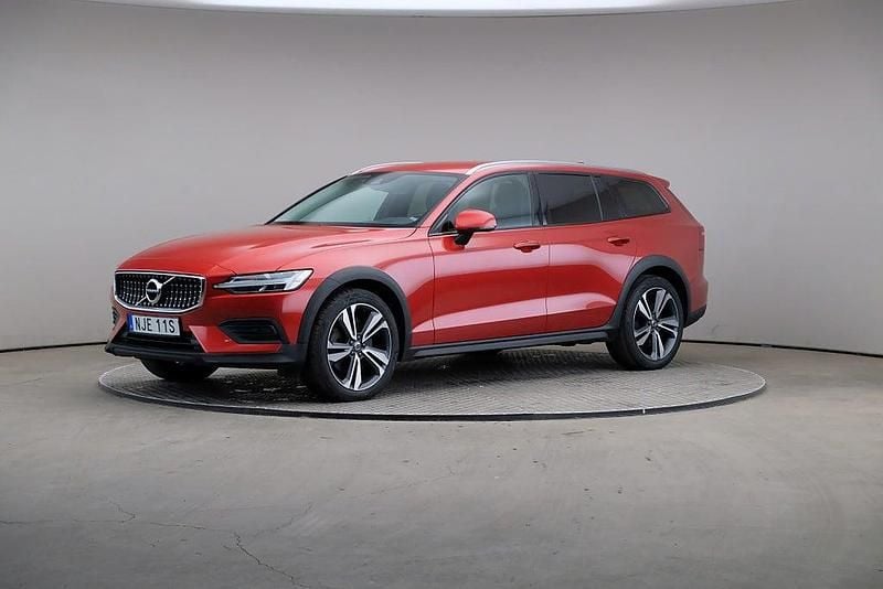Röd Begagnad 2021 Volvo V60 CC Kombi | 289 000 kr (Superpris) - Bild 1/4