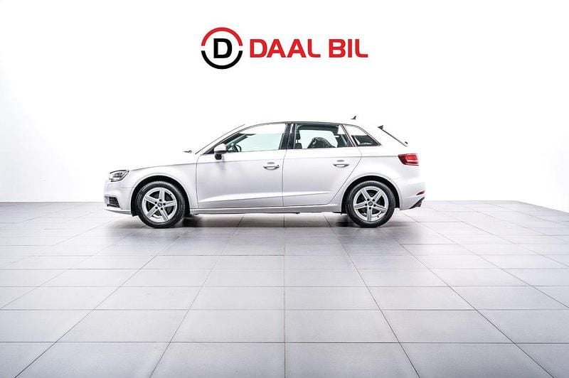 Vit Begagnad 2019 Audi A3 Proline Halvkombi | 174 700 kr (Bra pris) - Bild 1/4