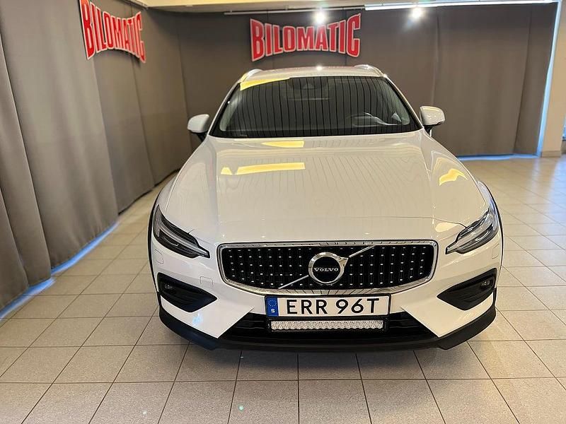 Begagnad Volvo V60 CC 190 HK (139 kW) 2019 Vit Kombi