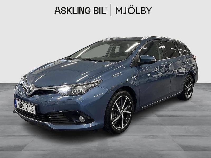 Blå Begagnad 2017 Toyota Auris Touring Sports Edition Kombi | 169 000 kr (Lite dyr) - Bild 1/3