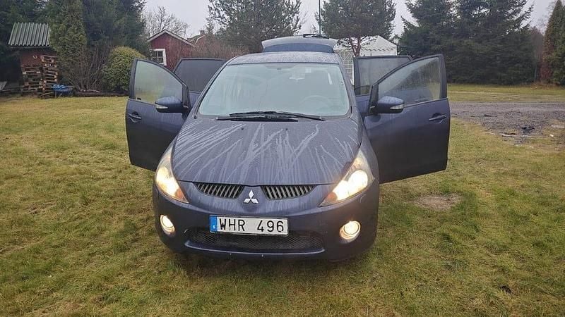 Mörkblå Begagnad 2004 Mitsubishi Grandis Minibuss | 25 000 kr (Marknadspris) - Bild 1/2