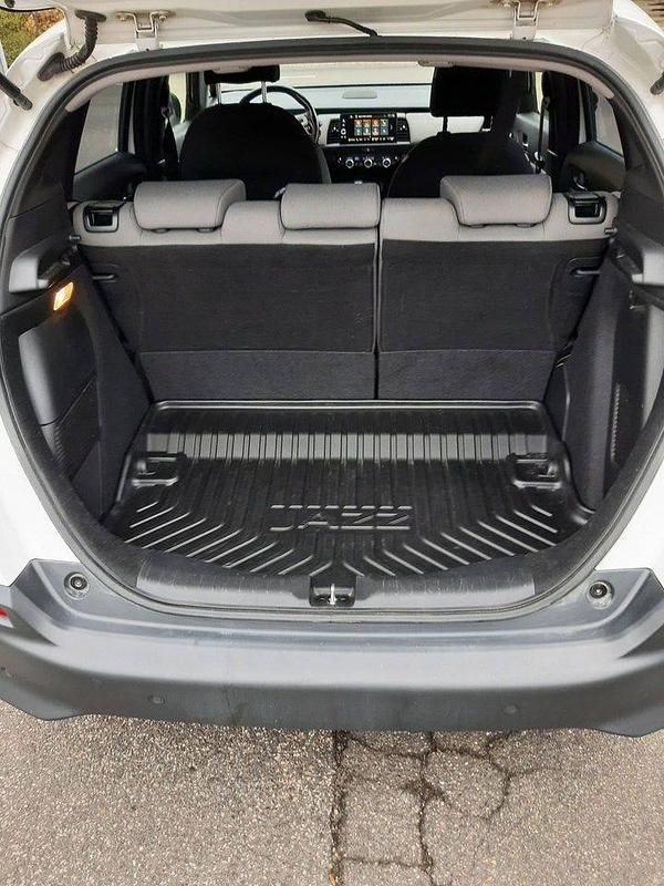 Begagnad Honda Jazz 109 HK (80 kW) 2020 Vit Halvkombi