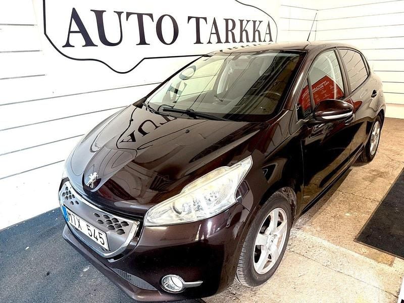 Svart Begagnad 2012 Peugeot 208 Halvkombi | 74 900 kr (Marknadspris) - Bild 1/4