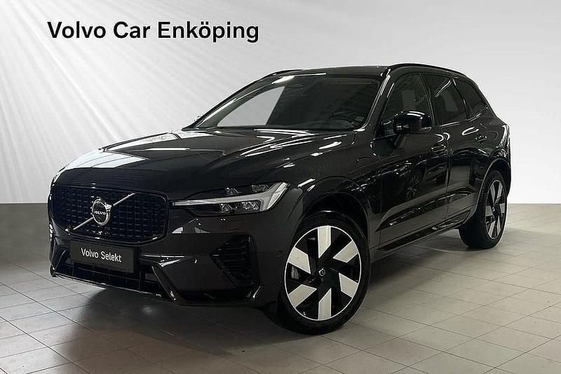 Grå Begagnad 2024 Volvo XC60 Plus SUV | 559 900 kr (Marknadspris) - Bild 1/3