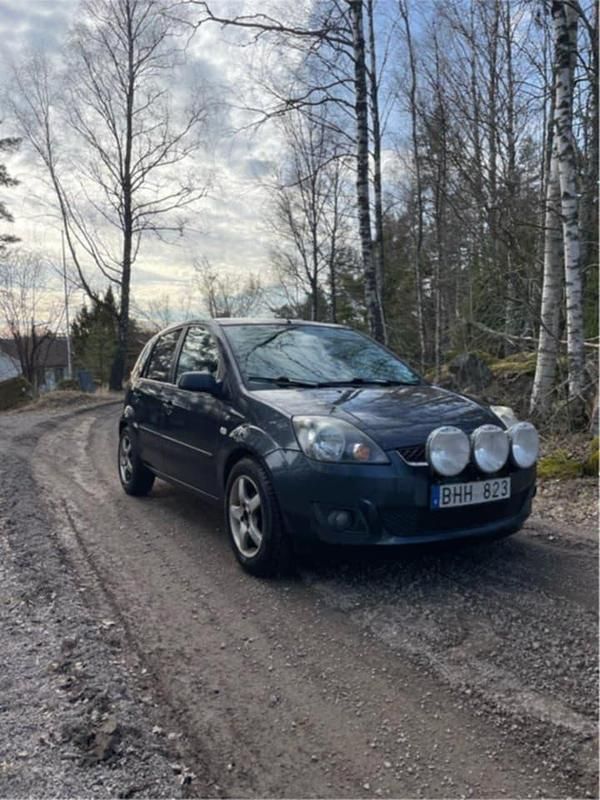 Begagnad 2008 Ford Fiesta Halvkombi | 20 000 kr (Marknadspris) - Bild 1/4