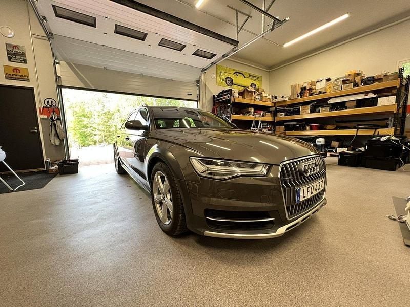 Grå Begagnad 2016 Audi A6 Allroad Sport Kombi | 229 000 kr (Marknadspris) - Bild 1/4