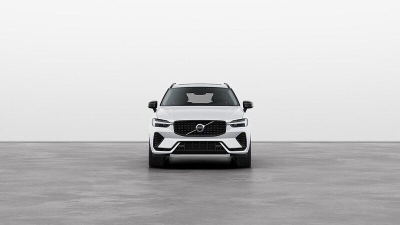Silver Ny 2024 Volvo XC60 Plus SUV | 605 500 kr (Marknadspris) - Bild 1/4