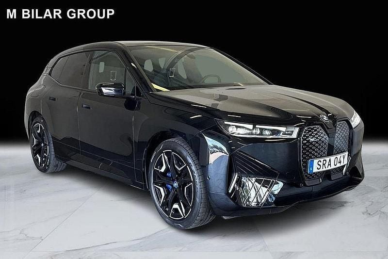 Svart Begagnad 2022 BMW iX SUV | 689 000 kr (Lite dyr) - Bild 1/4