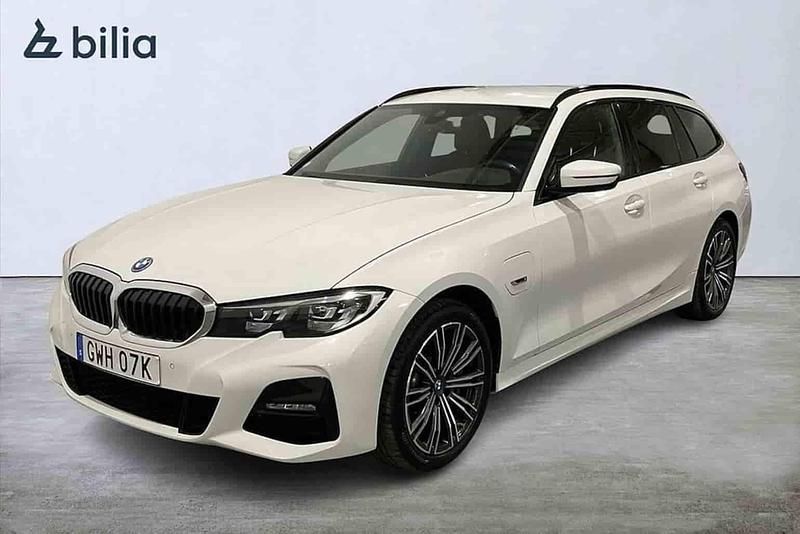 Vit Begagnad 2022 BMW 330e Kombi | 339 900 kr - Bild 1/1