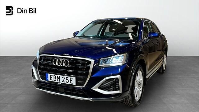 Blå Begagnad 2024 Audi Q2 Advanced SUV | 279 000 kr (Marknadspris) - Bild 1/4