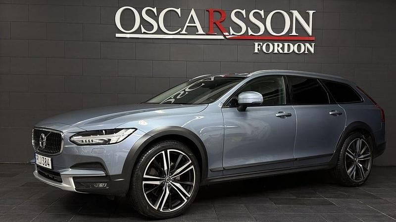 Ljusblå (blå) Begagnad 2018 Volvo V90 CC Inscription Kombi | 309 900 kr (Marknadspris) - Bild 1/4