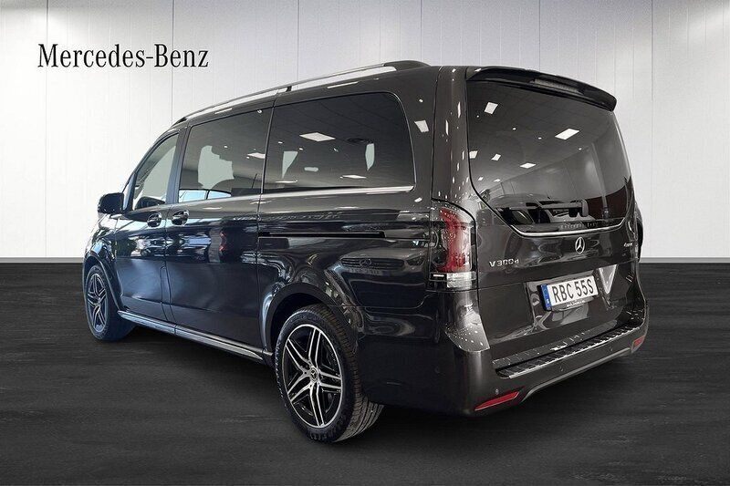 Begagnad Mercedes V300 Avantgarde 237 HK (174 kW) 2024 Grå Minibuss