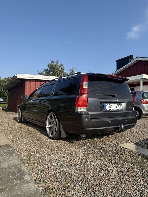 Grå Begagnad 2008 Volvo V70 Momentum Kombi | 37 000 kr (Marknadspris) - Bild 1/3