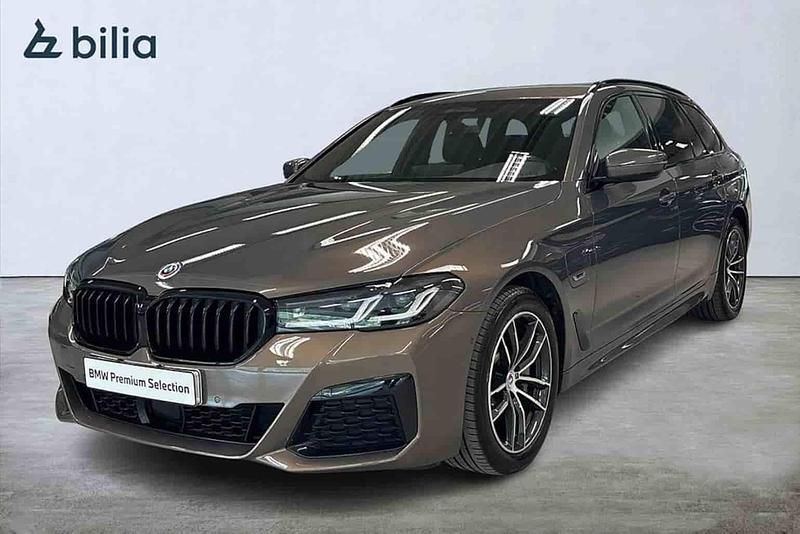 Grå Begagnad 2022 BMW 530e Kombi | 419 900 kr - Bild 1/1