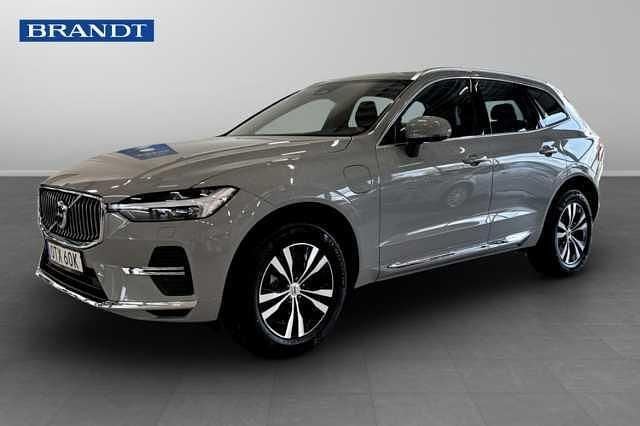 Grå Begagnad 2025 Volvo XC60 Core SUV | 529 900 kr (Bra pris) - Bild 1/3