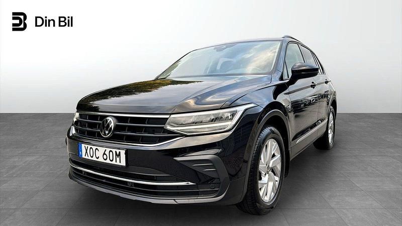 Svart Begagnad 2021 VW Tiguan Life SUV | 289 900 kr (Lite dyr) - Bild 1/4