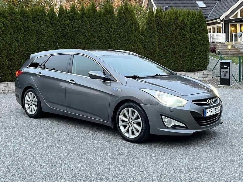 Silver Begagnad 2012 Hyundai i40 Kombi | 48 900 kr (Dyr) - Bild 1/4