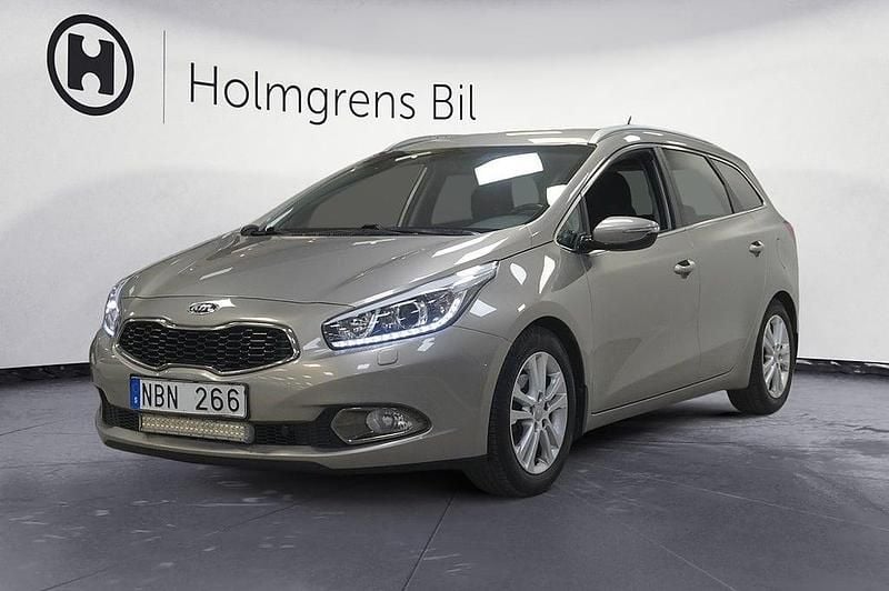 Grå Begagnad 2012 Kia Ceed Sportswagon Kombi | 74 800 kr (Marknadspris) - Bild 1/4