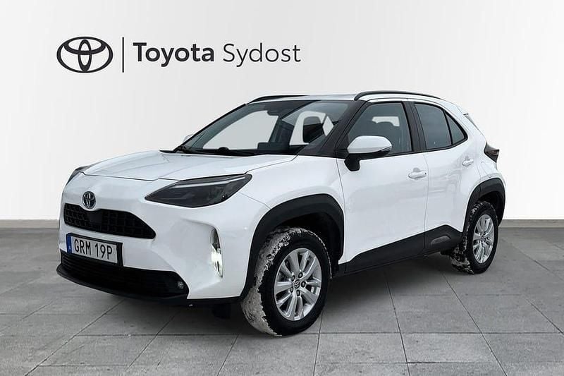 Vit Begagnad 2023 Toyota Yaris Cross Active SUV | 249 000 kr (Bra pris) - Bild 1/3