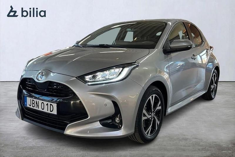 Begagnad Toyota Yaris Hybrid Active 117 HK (86 kW) 2025 Silver Halvkombi