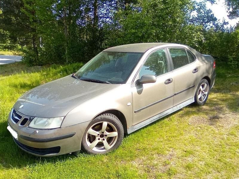 Brun Begagnad 2004 Saab 9-3 Linear Sedan | 7 000 kr (Superpris) - Bild 1/4