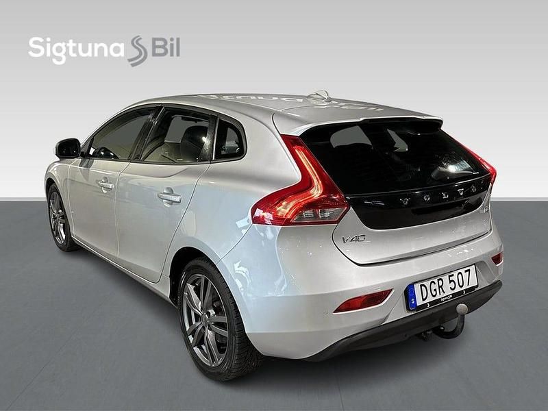 Begagnad Volvo V40 Kinetic 116 HK (85 kW) 2014 Silver Kombi