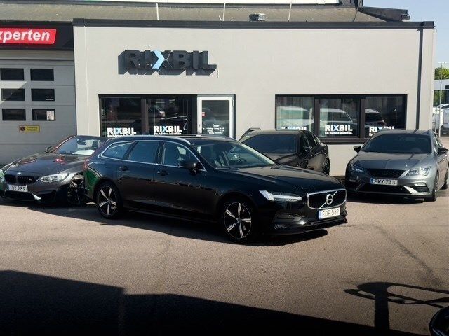Svart Begagnad 2020 Volvo V90 Momentum Kombi | 189 900 kr - Bild 1/4