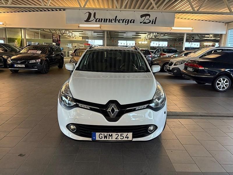 Begagnad Renault Clio GrandTour Expression 90 HK (66 kW) 2015 Vit Kombi