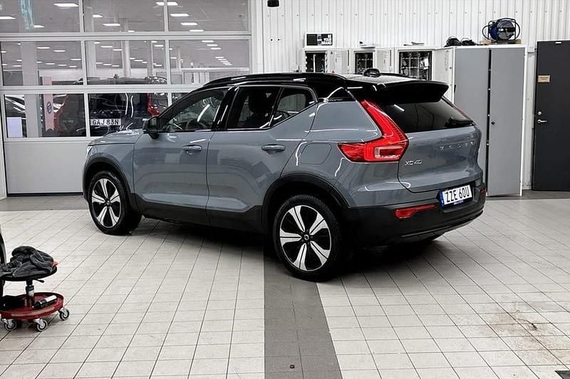 Begagnad Volvo XC40 Core 175 kW (238 HK) 2023 Grå SUV
